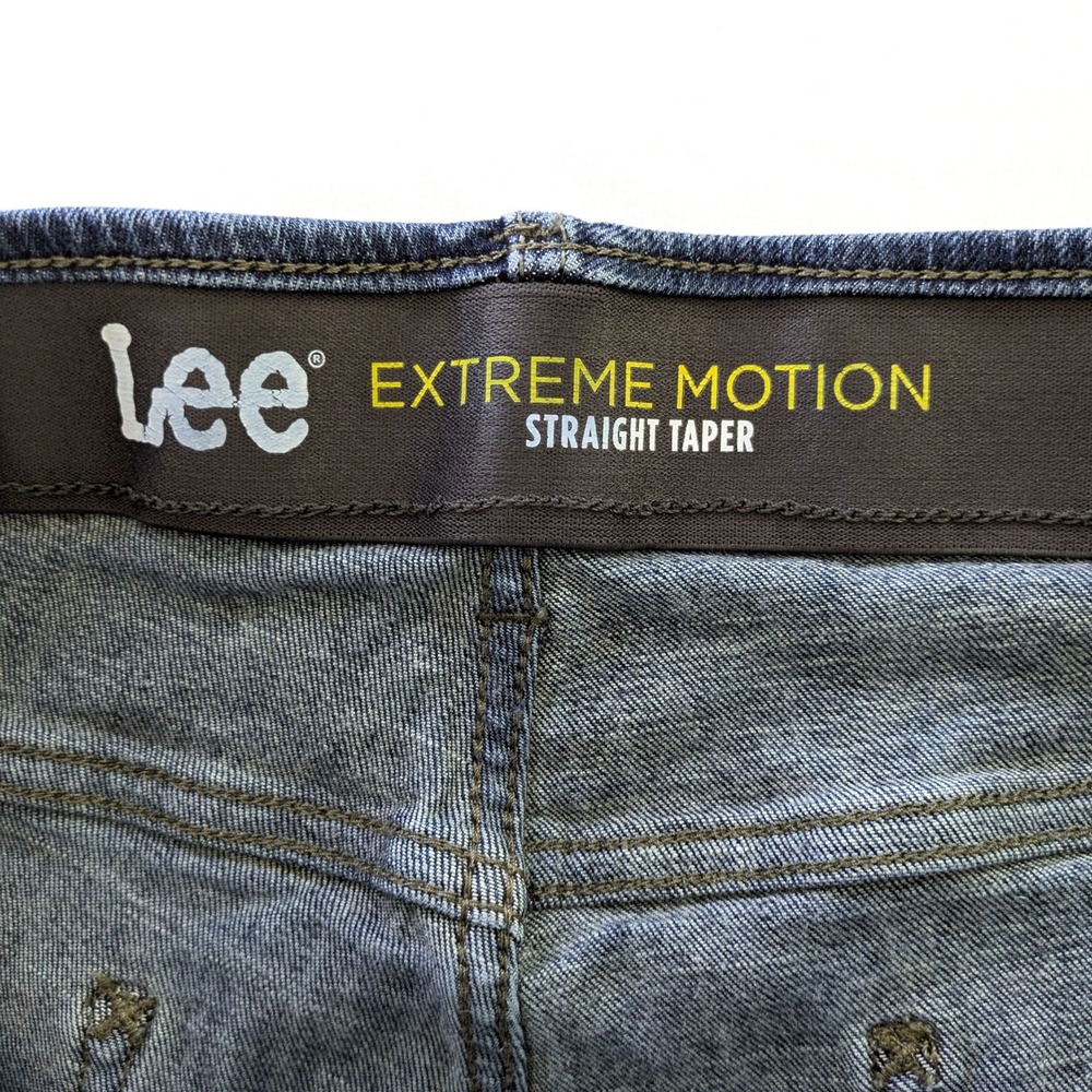 Lee Extreme Motion Straight Taper Jeans Mens 38x30 Dark Wash Blue Denim - Picture 3 of 6